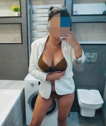 Со мной ты окунешься в мир страсти и наслаждения. Я опытная и умею доставлять настоящее удовольствие. Возможности, которые я предлагаю, просто впечатляют: классический секс, оральный секс, эротический массаж, стриптиз и многое другое. Мои фото говорят сами за себя – ты увидишь, насколько я сексуальна и соблазнительна. Взгляни на них и представь, какими дивными моментами мы сможем разделить друг с другом 💋
Отзывы моих довольных клиентов говорят о моей профессиональности и индивидуальном подходе. Живу я в самом сердце Москвы, так что не стесняйся, ловелас, и приходи ко мне – мы создадим незабываемые воспоминания вместе! 😉💕 14688, 25 лет